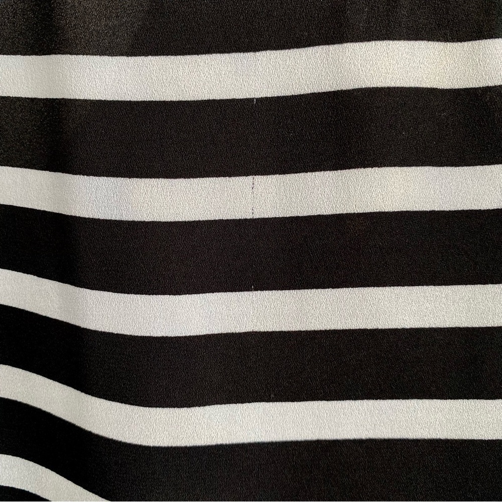 Express Racerback Black & White Stripe Tank Size XS - Picture 4 of 4